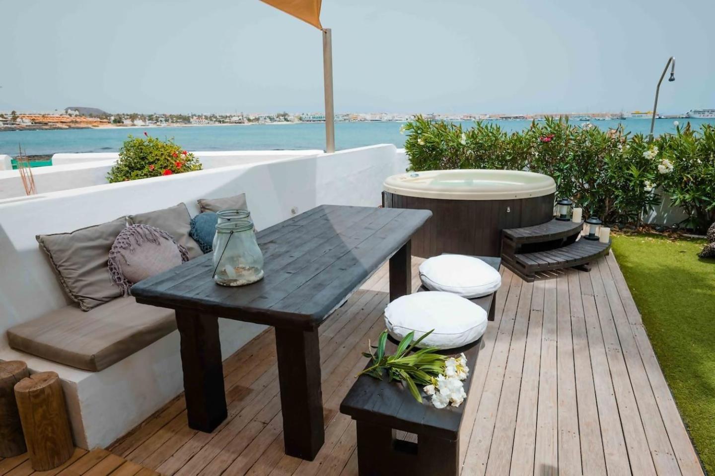 Villa Maluhia Frente Al Mar Y Jacuzzi Коральео Экстерьер фото