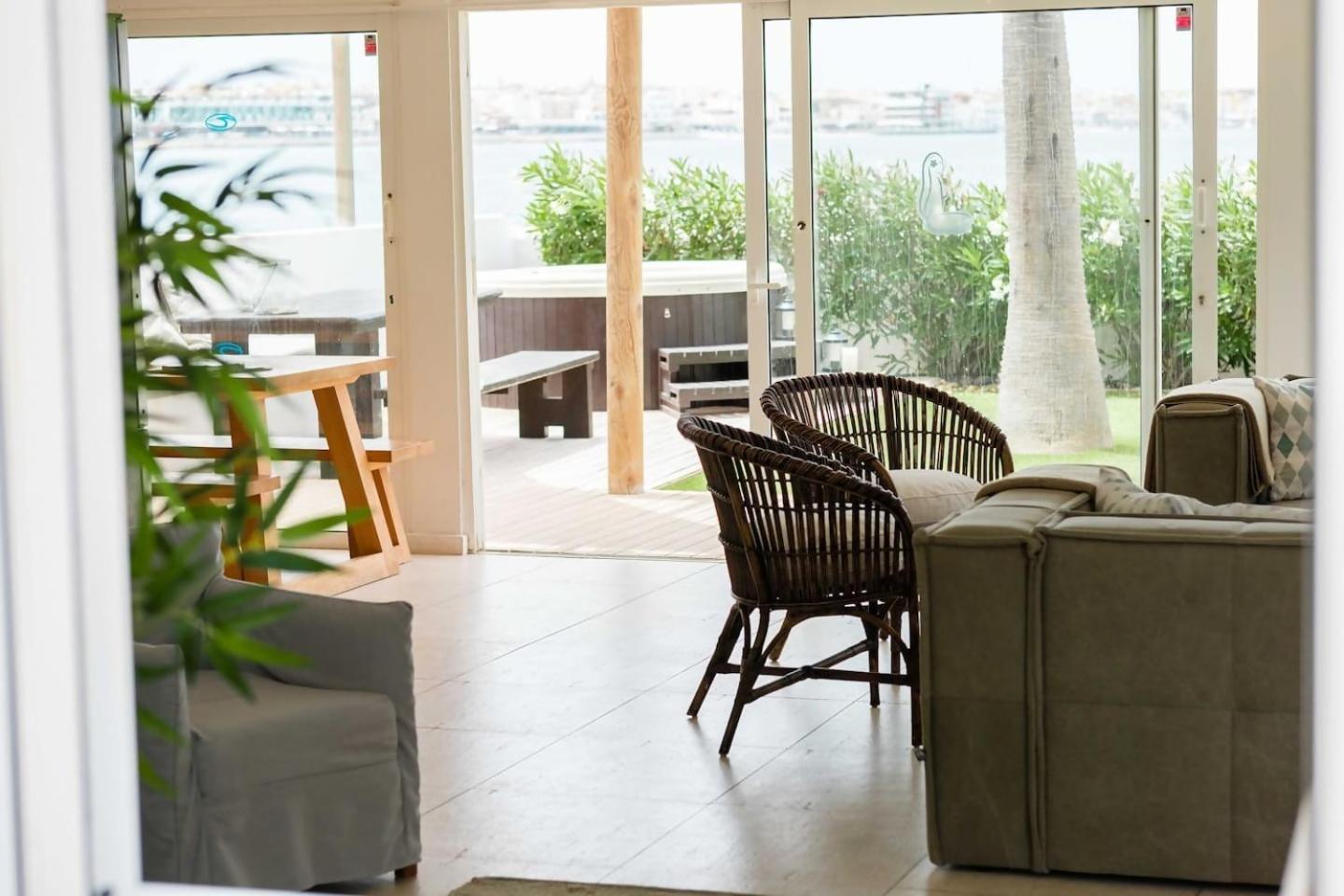Villa Maluhia Frente Al Mar Y Jacuzzi Коральео Экстерьер фото