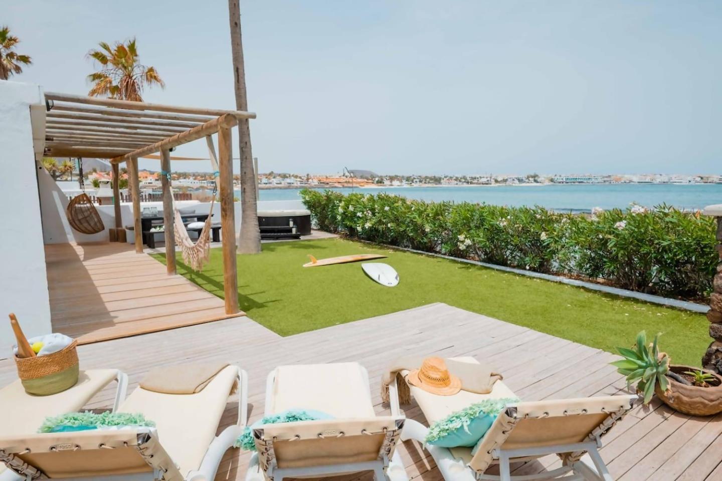 Villa Maluhia Frente Al Mar Y Jacuzzi Коральео Экстерьер фото